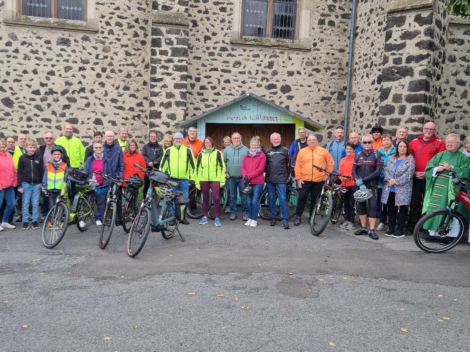 Fahrradwallfahrt_gruppe